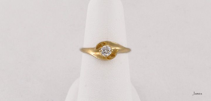 Beautiful Modern Genuine Diamond 14K Gold Ring Sz. 4.75  